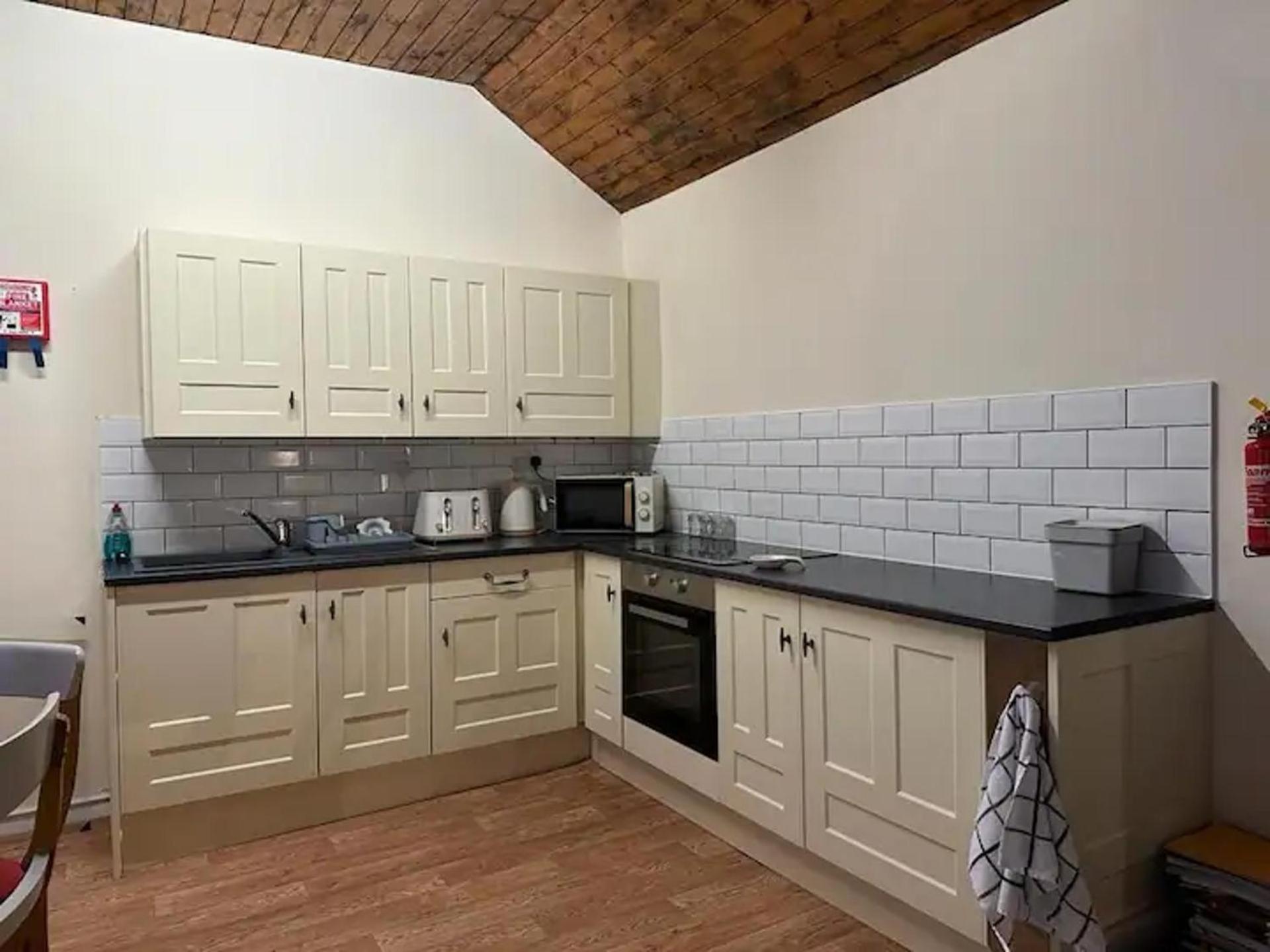 2 Bed-Sleeps 4-Sea View-Pet Friendly-Parking Llanelli Exterior foto