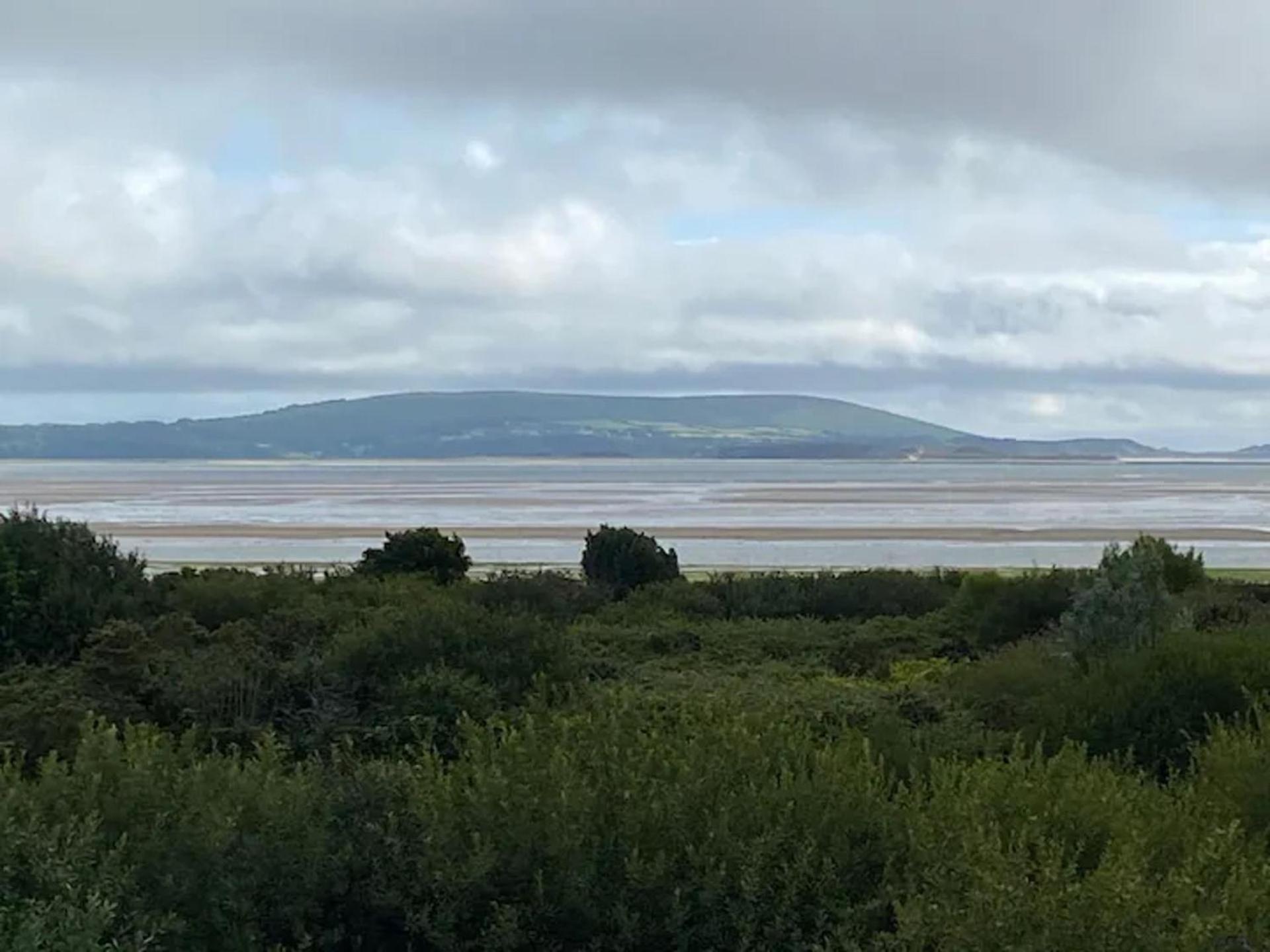 2 Bed-Sleeps 4-Sea View-Pet Friendly-Parking Llanelli Exterior foto