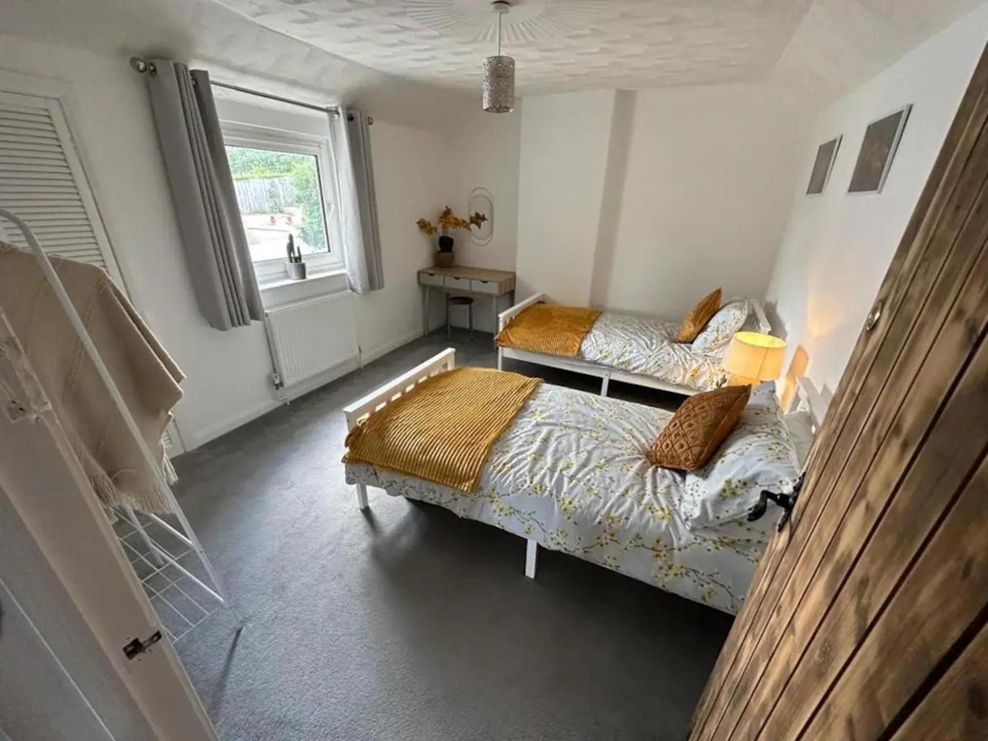 2 Bed-Sleeps 4-Sea View-Pet Friendly-Parking Llanelli Exterior foto