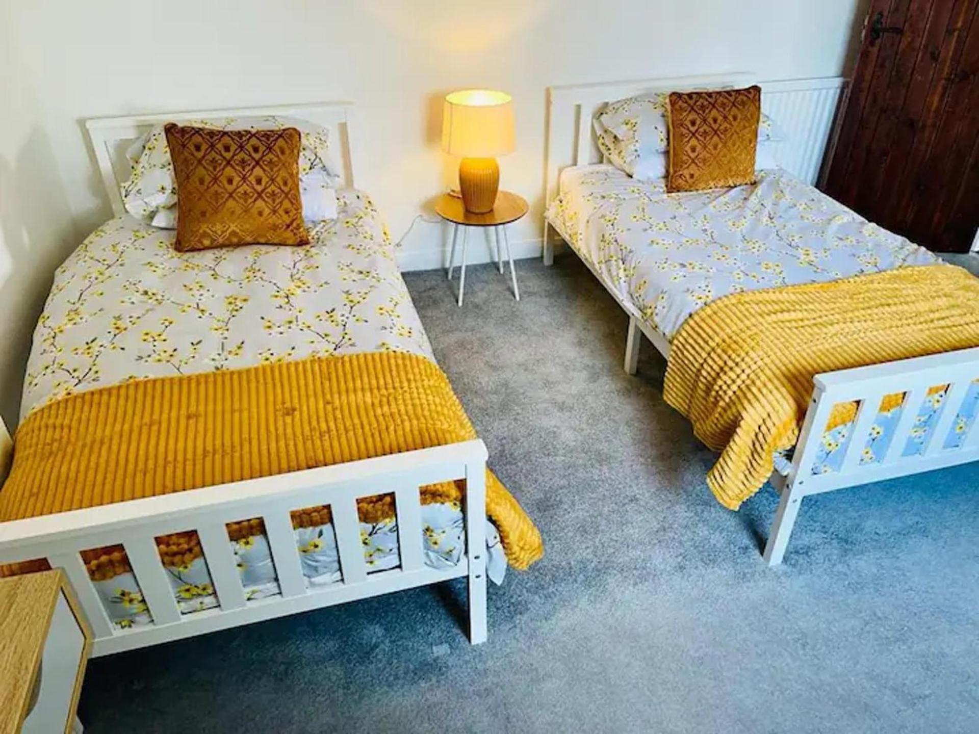 2 Bed-Sleeps 4-Sea View-Pet Friendly-Parking Llanelli Exterior foto